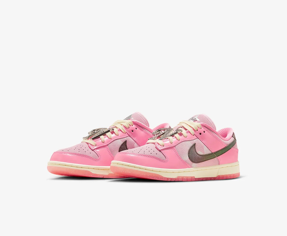 Nike Wmns Dunk Low LX 'Barbie' FN8927-621